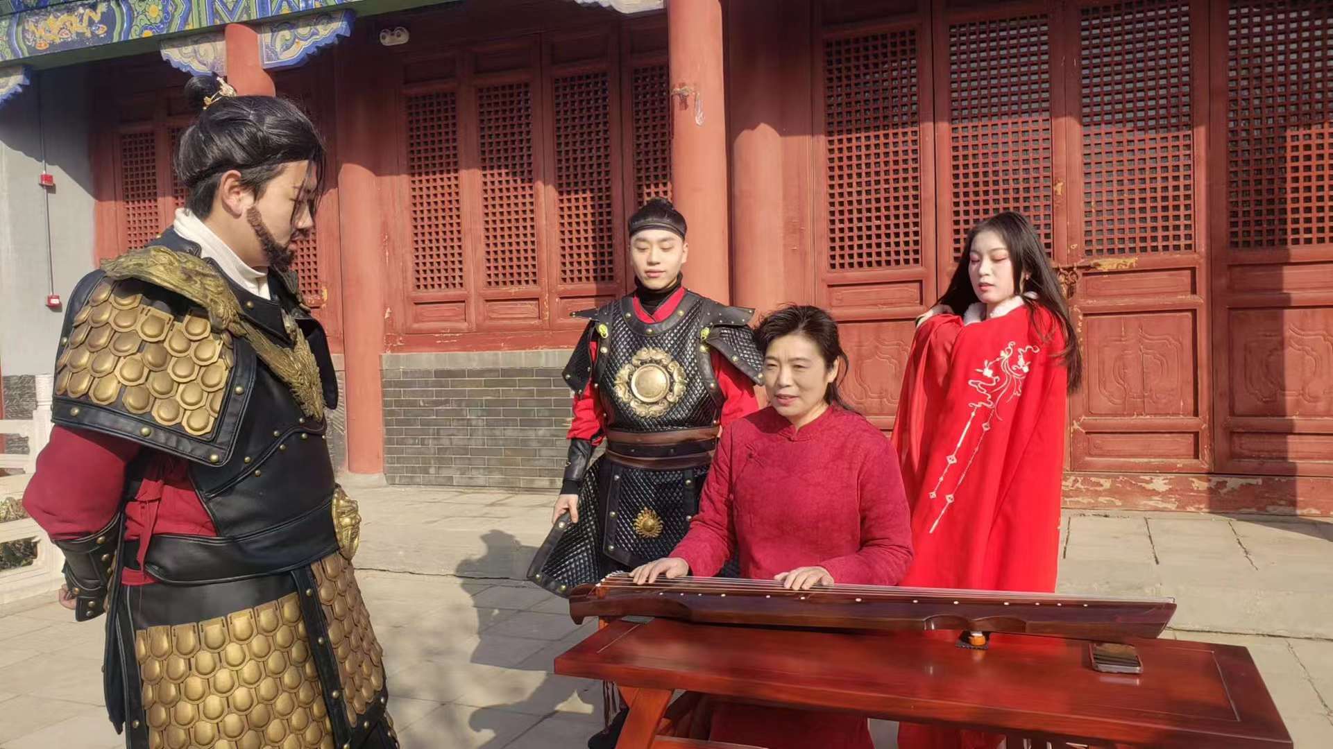 参加百花迎新乐中原文艺展演-2-李建英