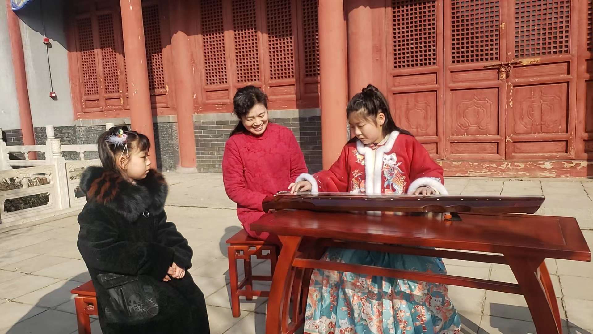 参加百花迎新乐中原文艺展演-5-李建英