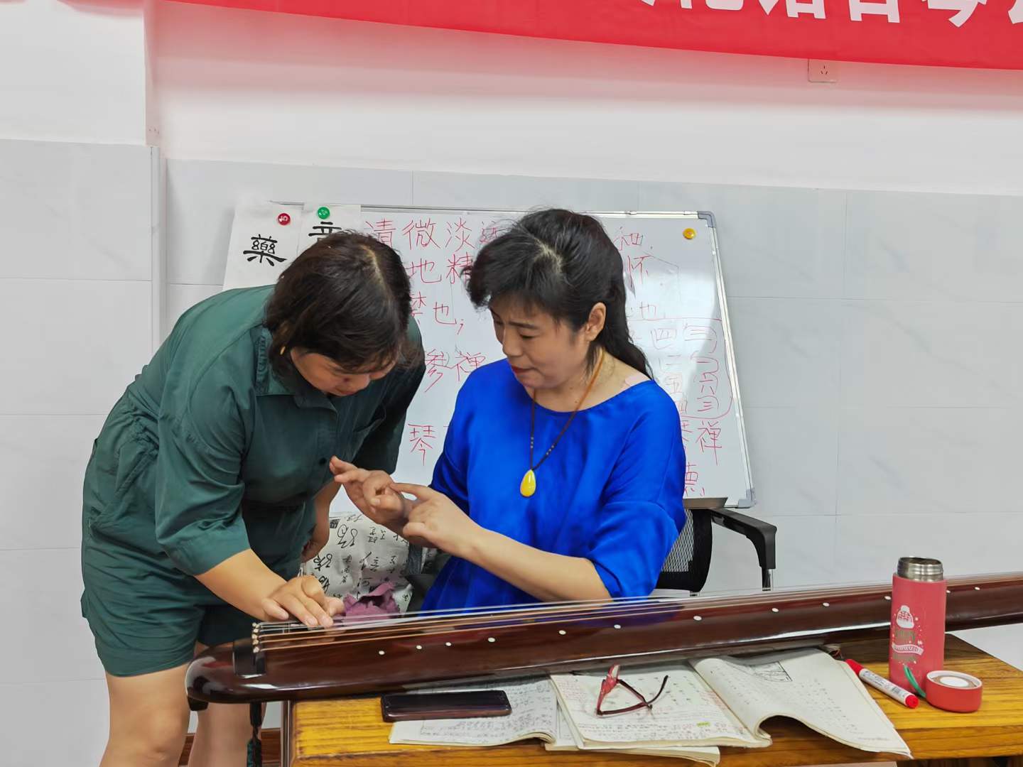 北关区文化馆古琴公益培训课堂授课-1-李建英