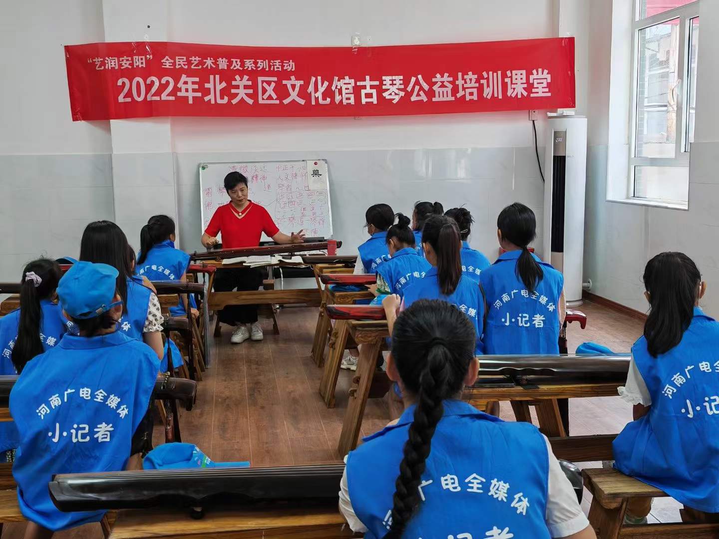 北关区文化馆古琴公益培训课堂授课-8-李建英