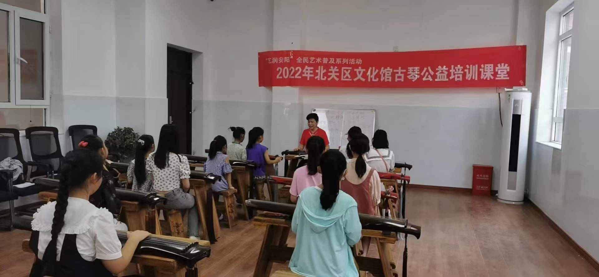 北关区文化馆古琴公益培训课堂授课-9-李建英