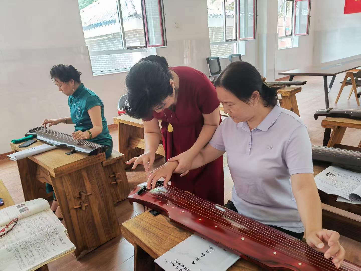 北关区文化馆古琴公益培训课堂授课-13-李建英