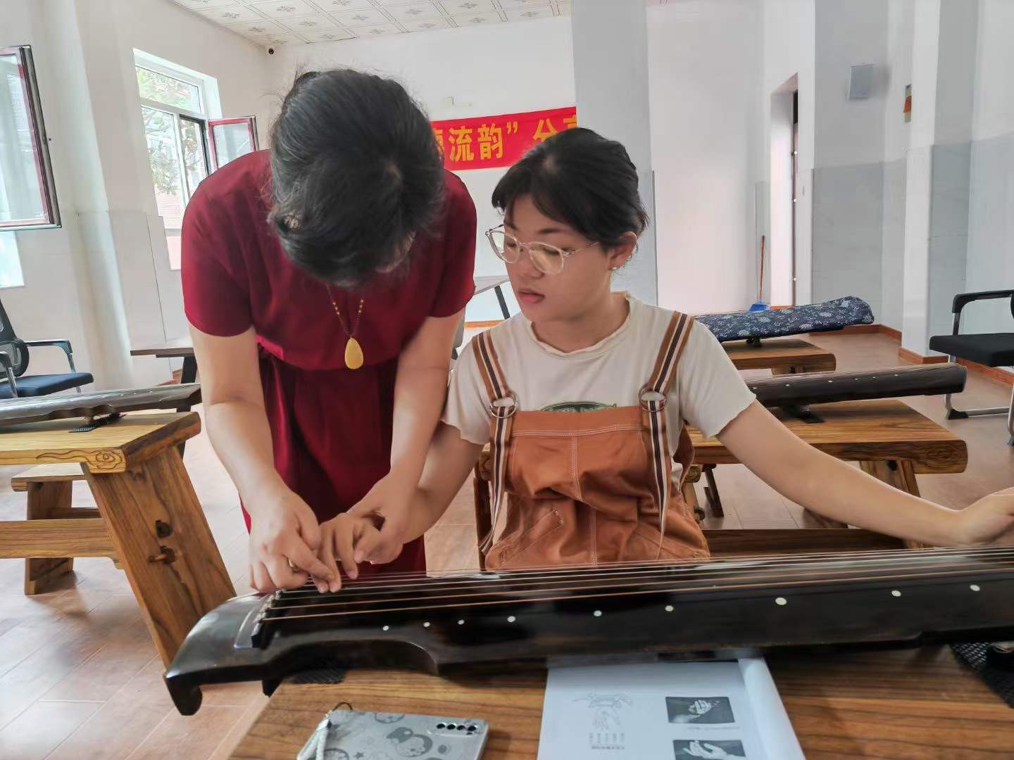 北关区文化馆古琴公益培训课堂授课-14-李建英