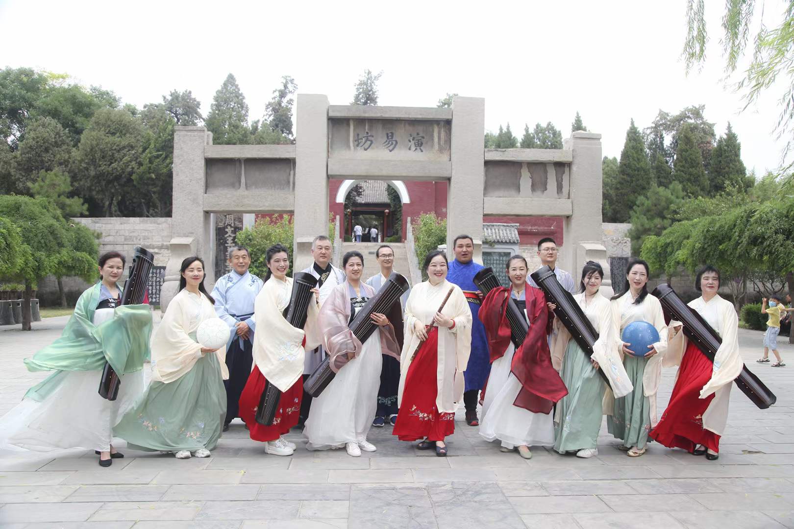 参加端午节羑里城演出-2-李建英