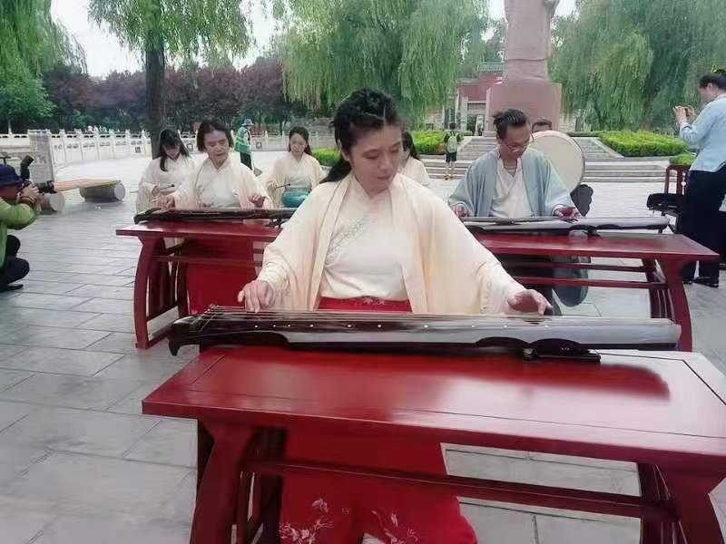 参加端午节羑里城演出-5-李建英