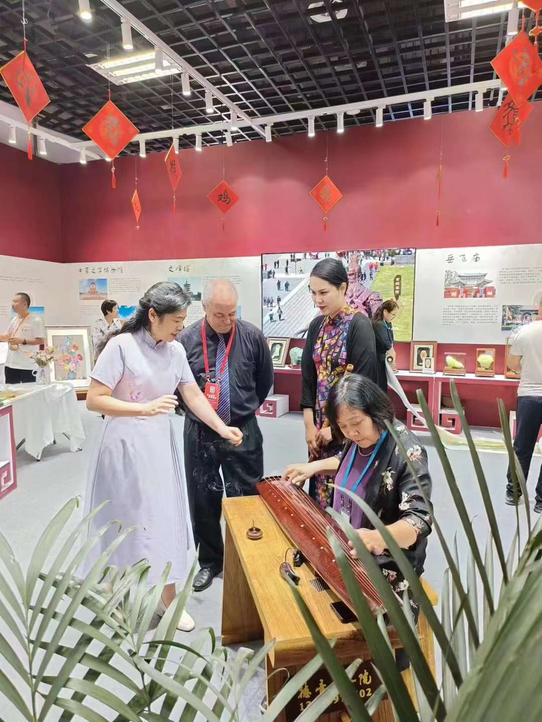 作为安阳代表团成员参加2023第十届（鹤壁）文化产业博览交易会-6-李建英