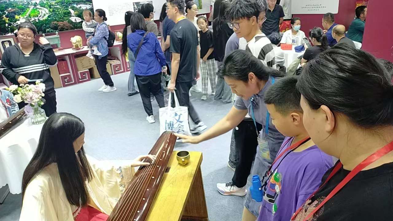 作为安阳代表团成员参加2023第十届（鹤壁）文化产业博览交易会-2-李建英