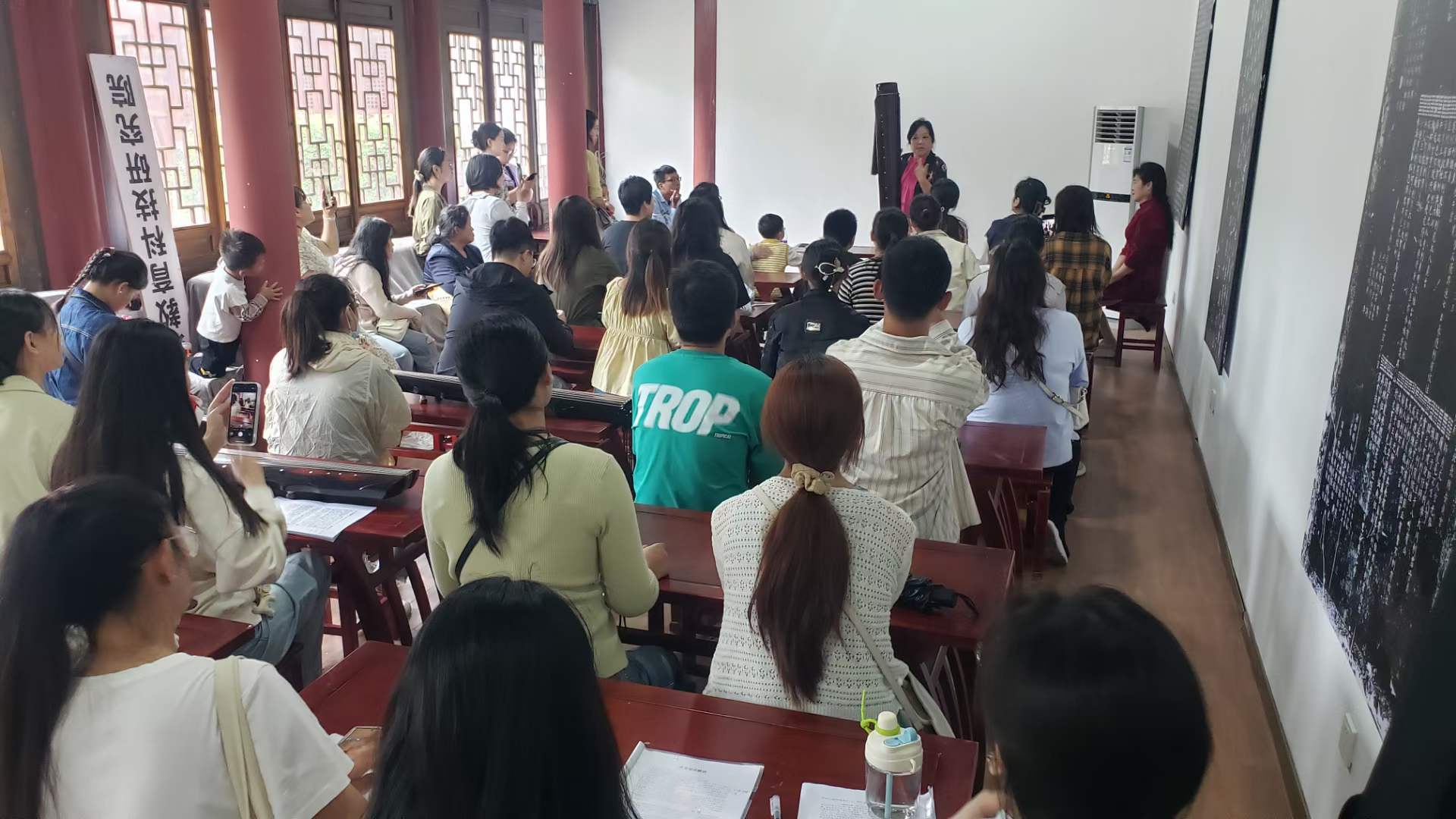 参加纪念中国古琴艺术列入世界非遗名录暨古琴广陵派一代宗师梅日强逝世二十周年古琴音乐会-5-李建英