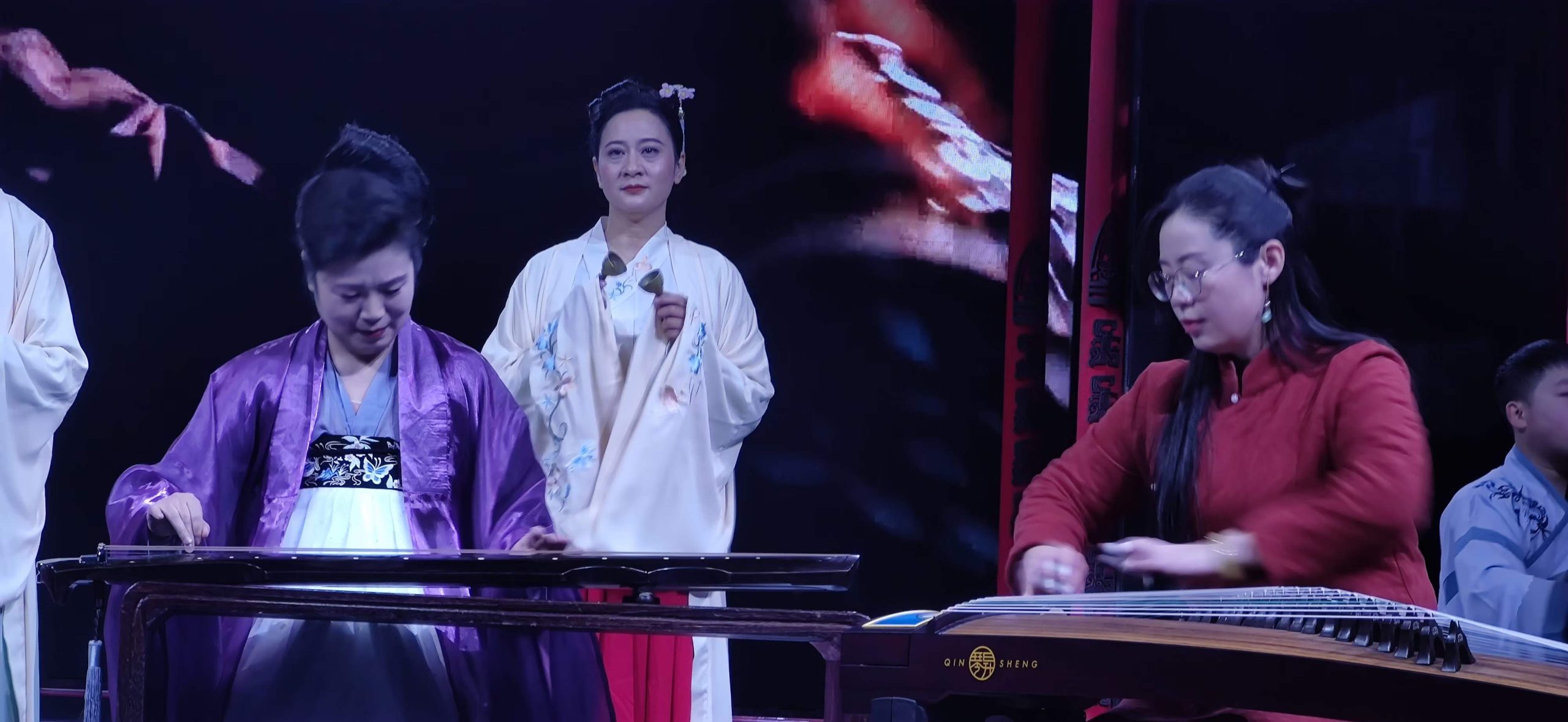 参加安阳殷墟考古文旅小镇惠民文艺演出-8-李建英