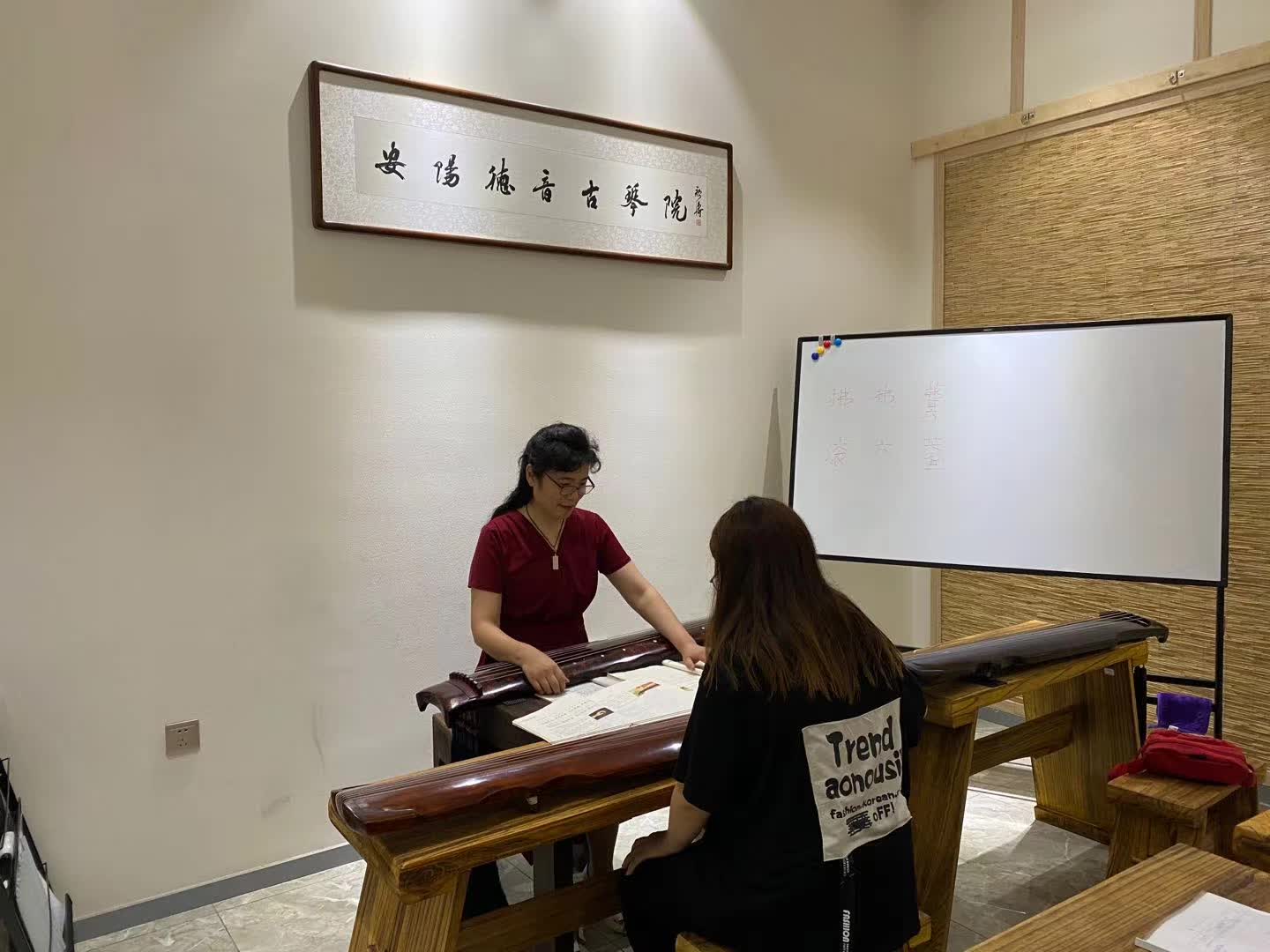 参加德音·左琴右书文化沙龙演出-2-李建英