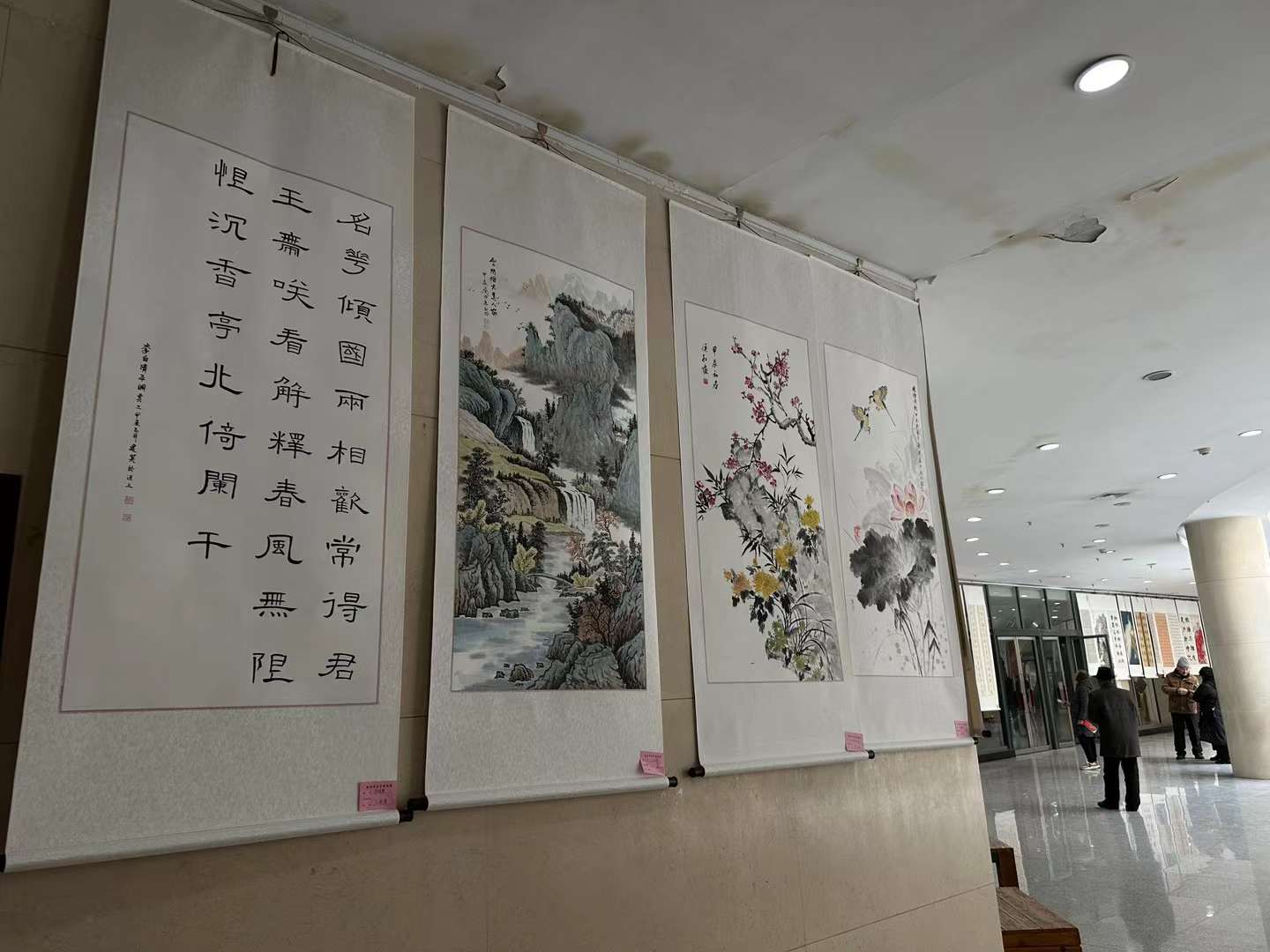 在安阳博物馆巾帼秀丹青女子书画展开展-4-李建英