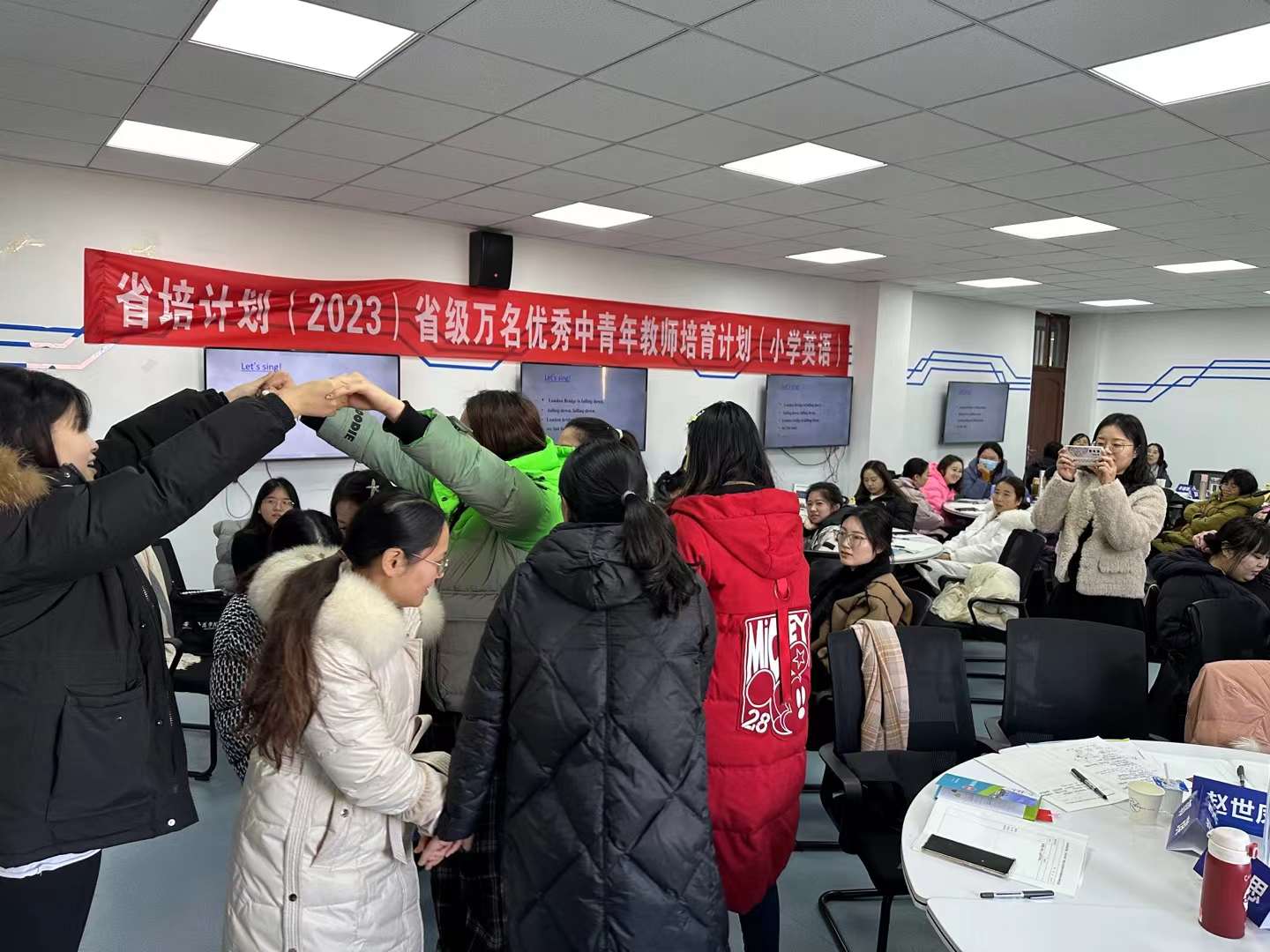 担任2023省级万名优秀中青年教师英语培训主讲人--李建英