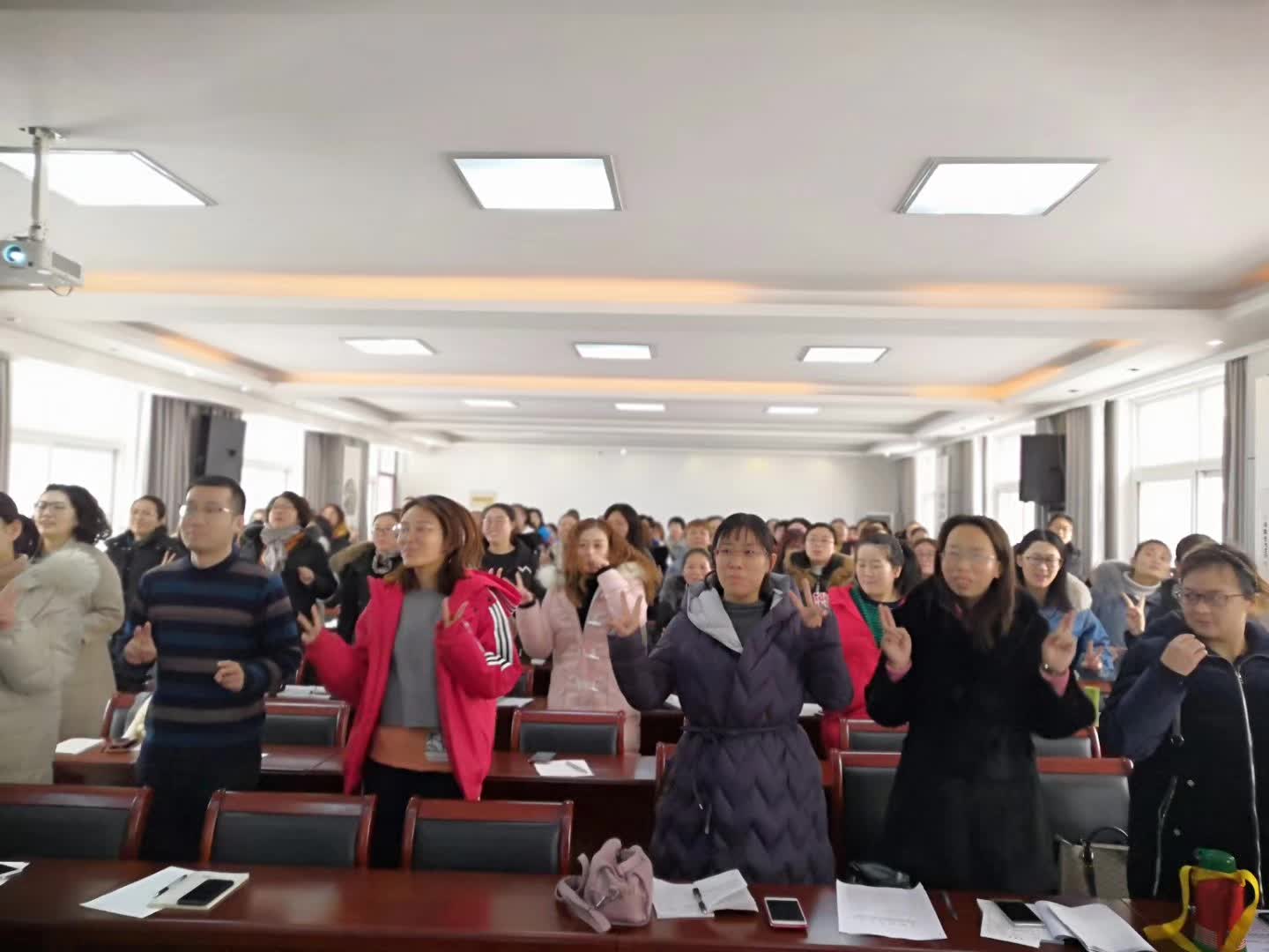 担任北关区英语试卷分析暨教师培训主讲人-6-李建英