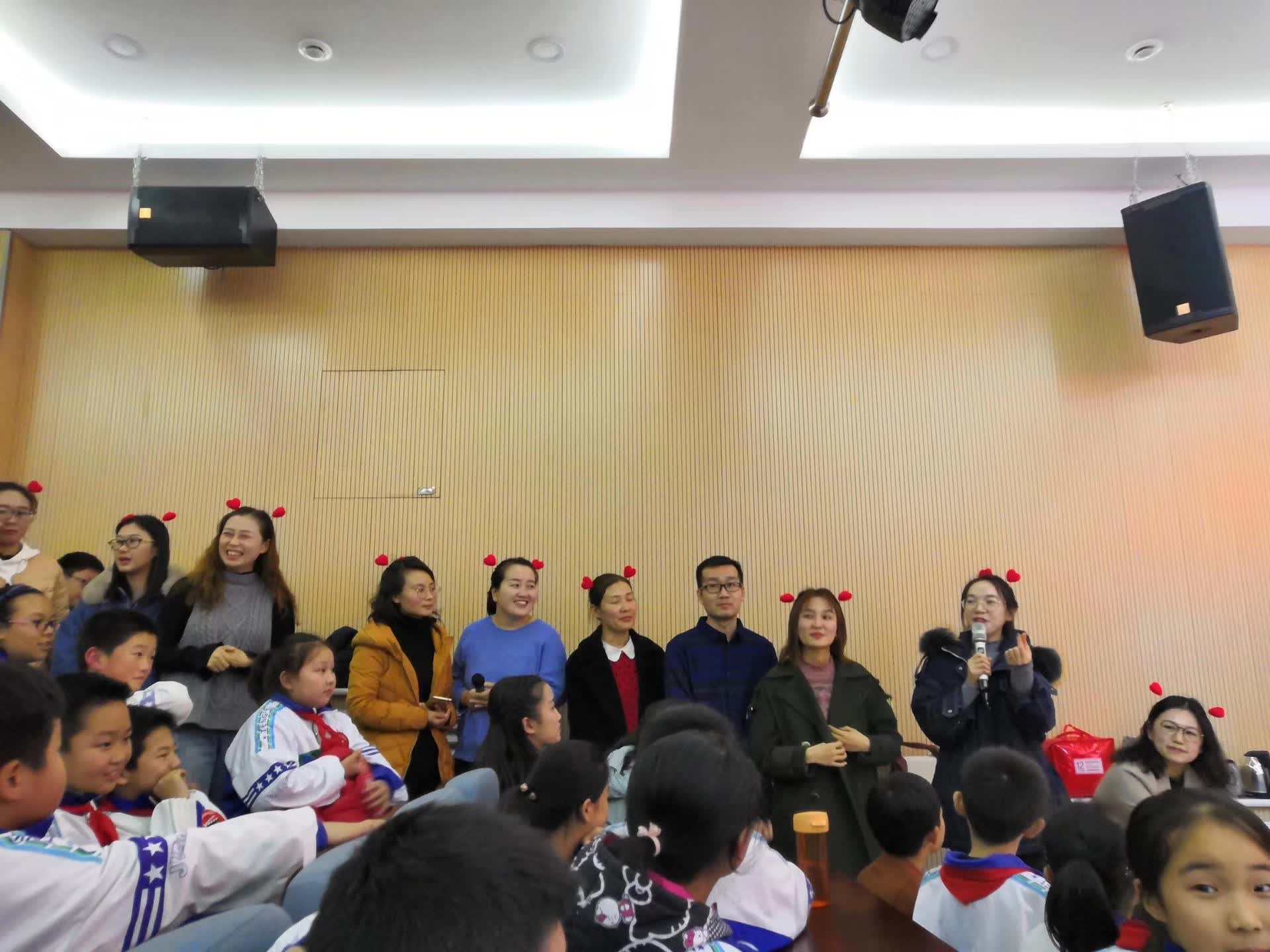 担任人民大道小学第四届英语秀英文配音大赛评委-1-李建英