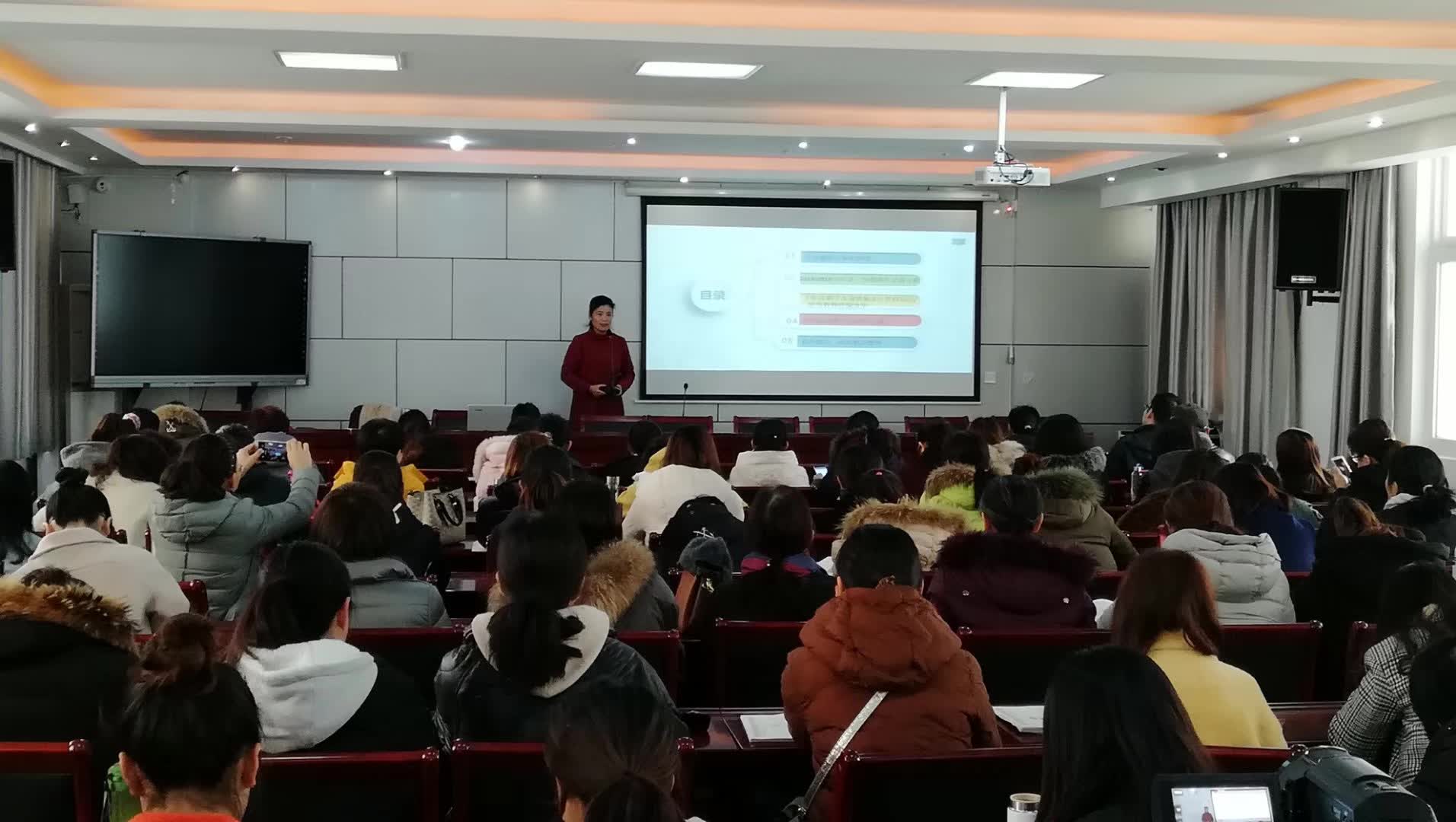 担任北关区英语期中试卷分析暨教师培训主讲人-1-李建英