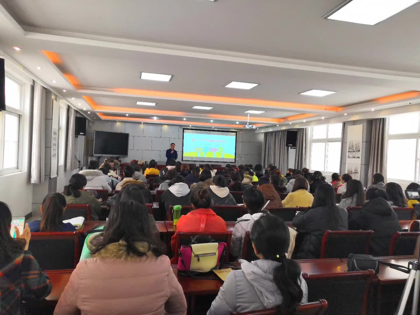 担任北关区英语期中试卷分析暨教师培训主讲人-3-李建英