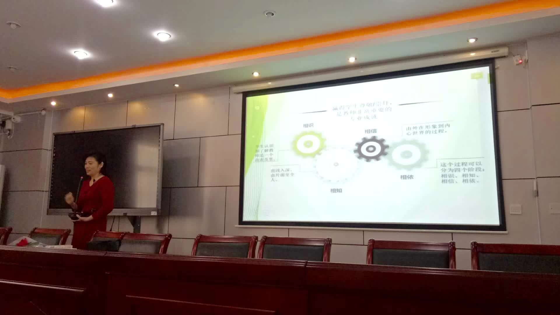 担任北关区英语期中质量分析暨教师培训主讲人-2-李建英