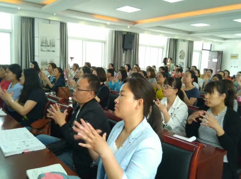 担任北关区英语期中质量分析暨教师培训主讲人-4-李建英