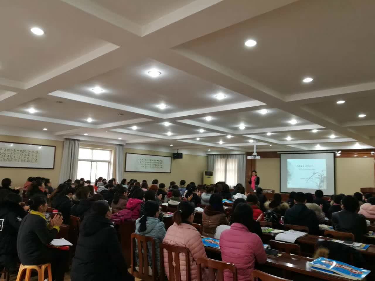 担任北关区英语期中质量分析暨教师培训主讲人-3-李建英