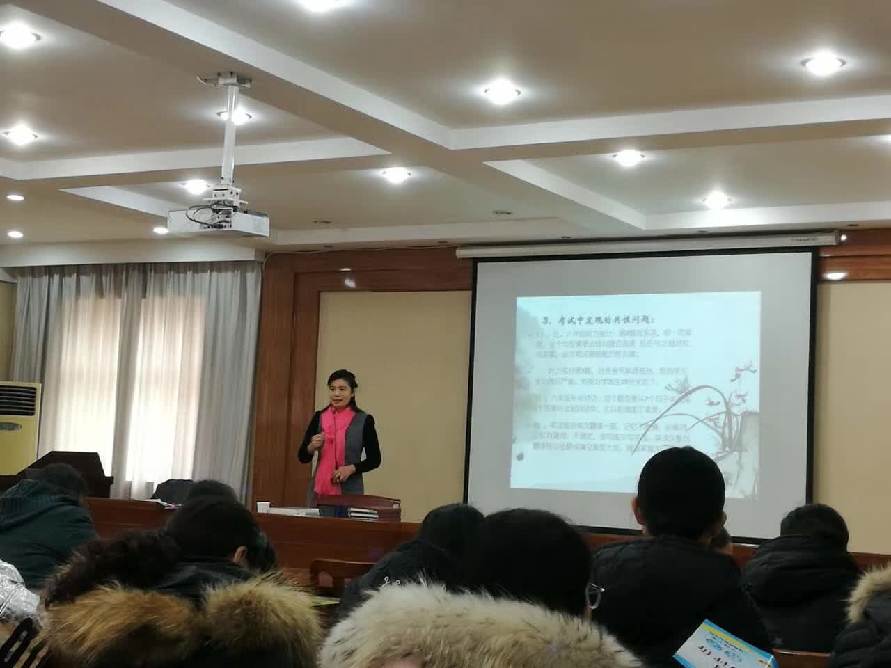 担任北关区英语期中质量分析暨教师培训主讲人-1-李建英