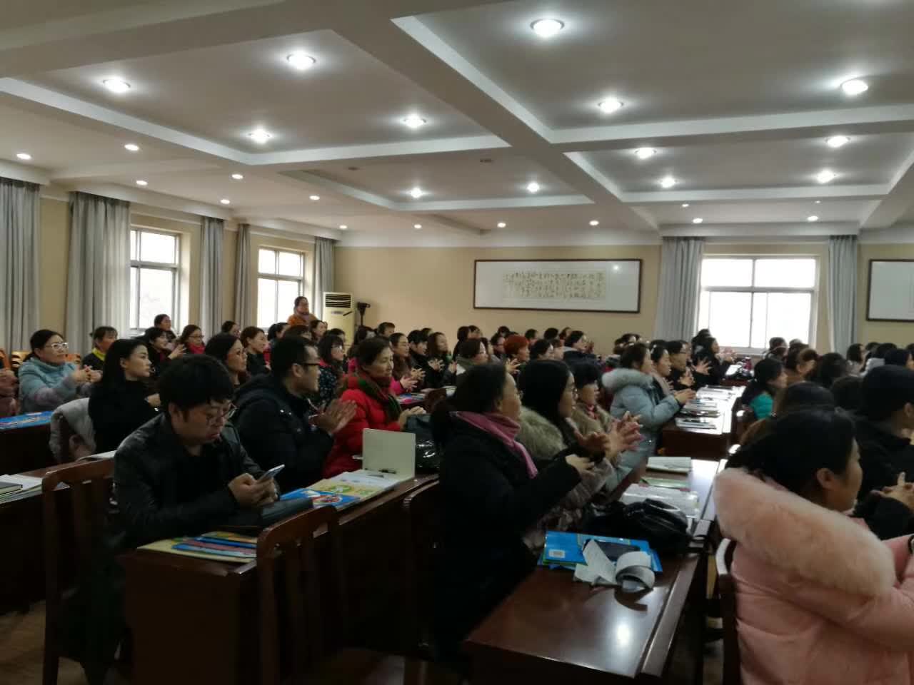 担任北关区英语期中质量分析暨教师培训主讲人-2-李建英