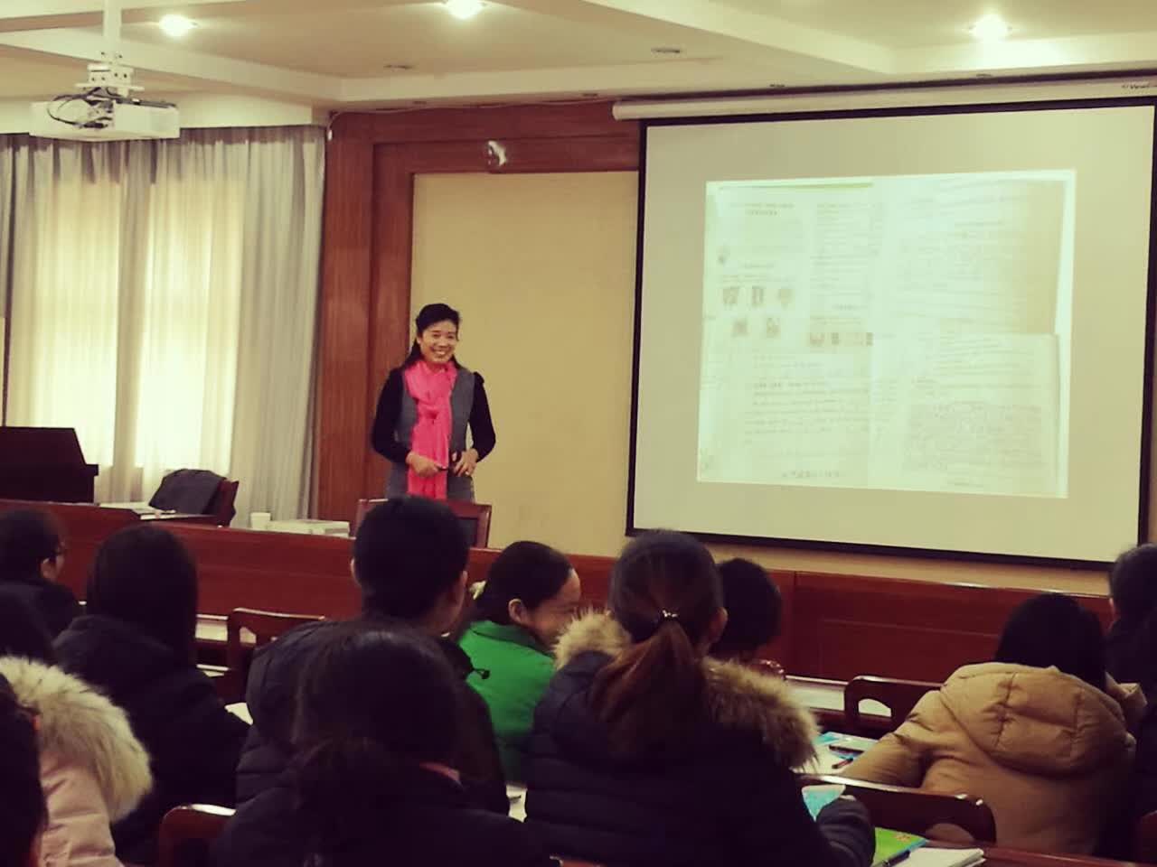 担任北关区英语期中质量分析暨教师培训主讲人--李建英