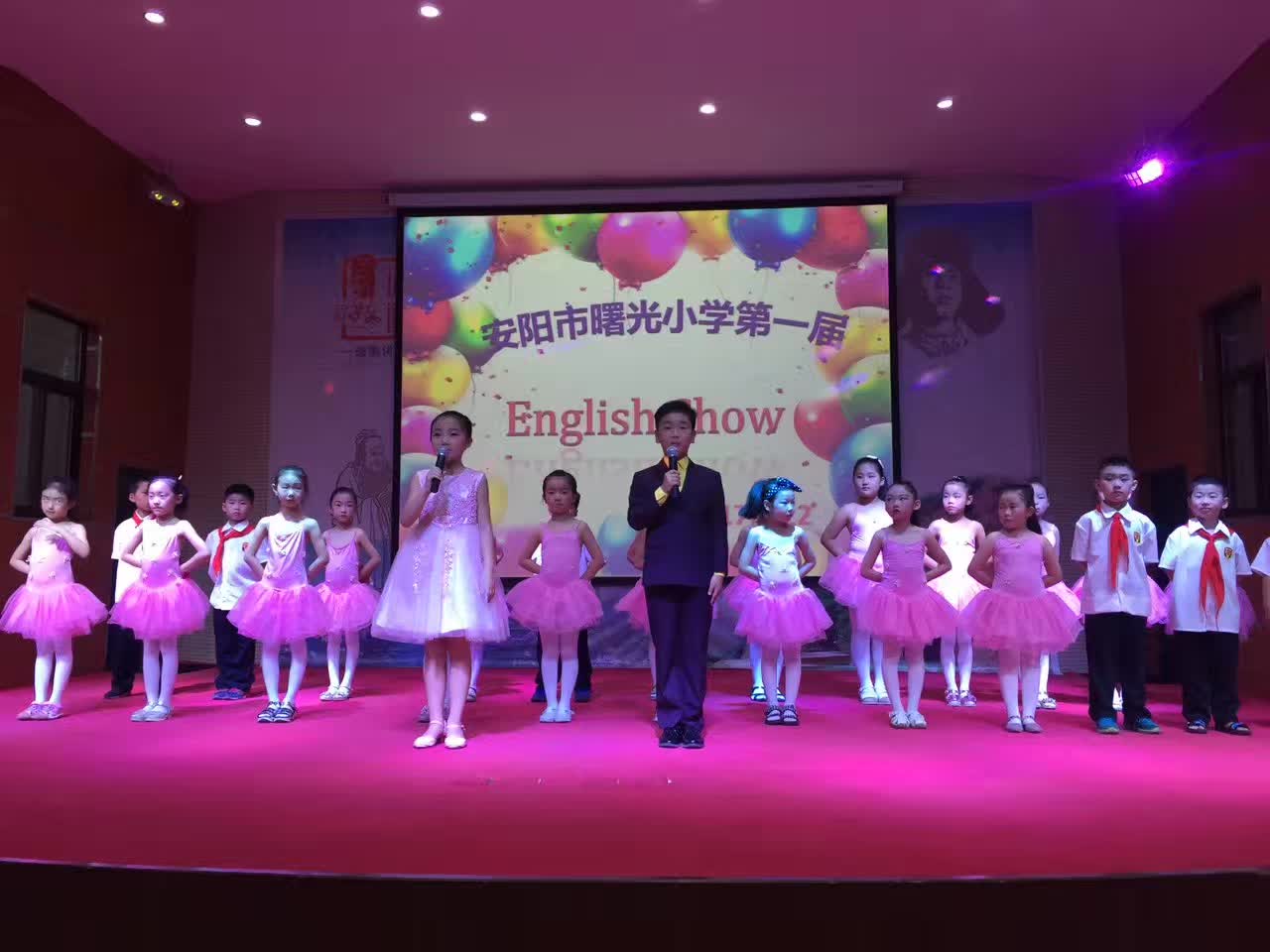 担任安阳市曙光小学第一届英语秀评委-7-李建英