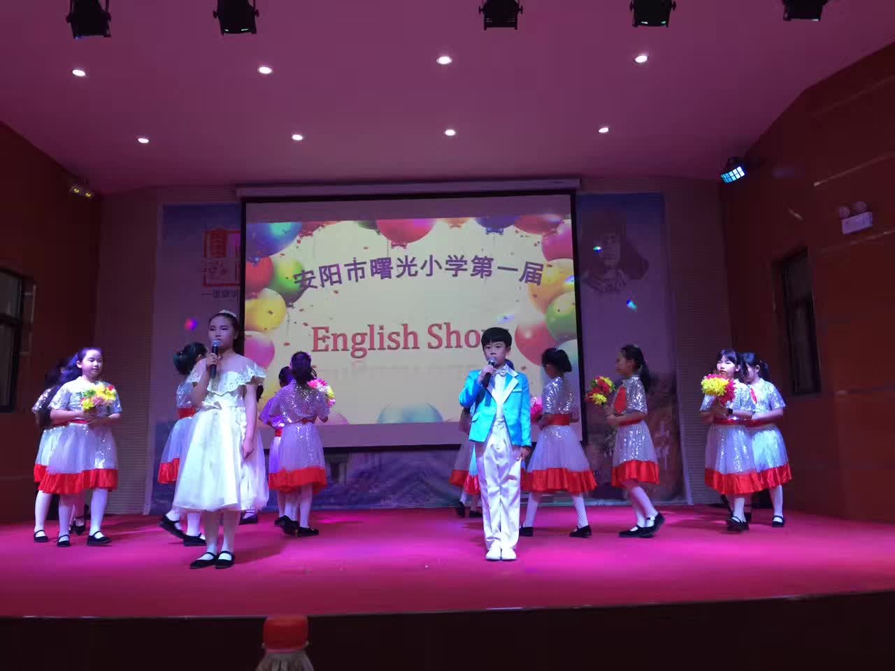 担任安阳市曙光小学第一届英语秀评委-5-李建英