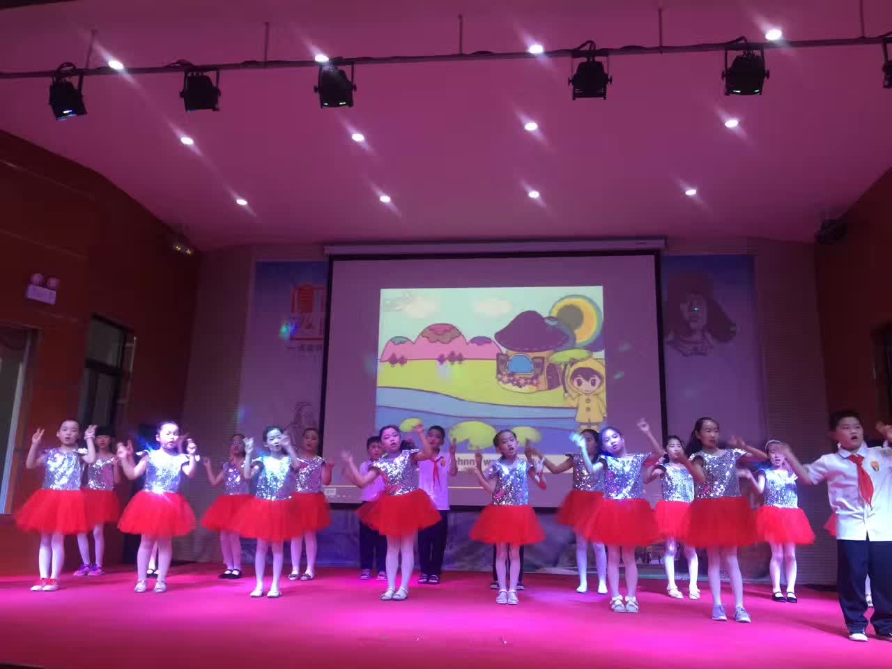 担任安阳市曙光小学第一届英语秀评委-8-李建英