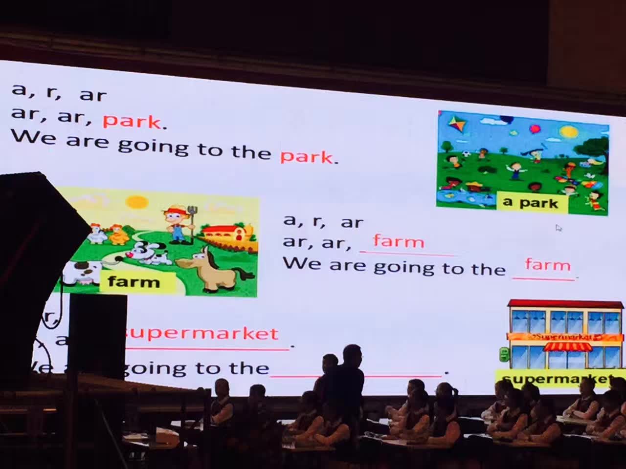 参加全国教育名家论坛第六届核心素养下的中小学课堂教学培训观摩会-4-李建英