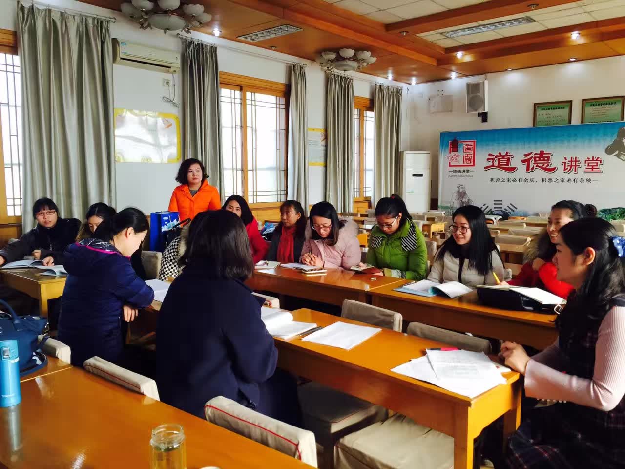 参加安阳市青年教师成长班第六次英语观摩课-8-李建英