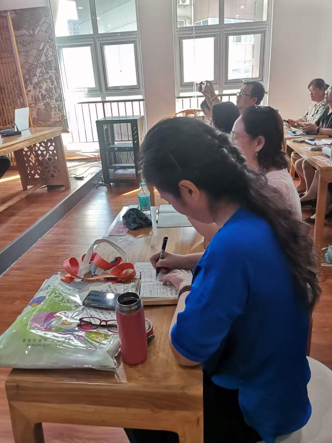 参加河南省第二十八届新人新作展中国画创作讲座-2-李建英