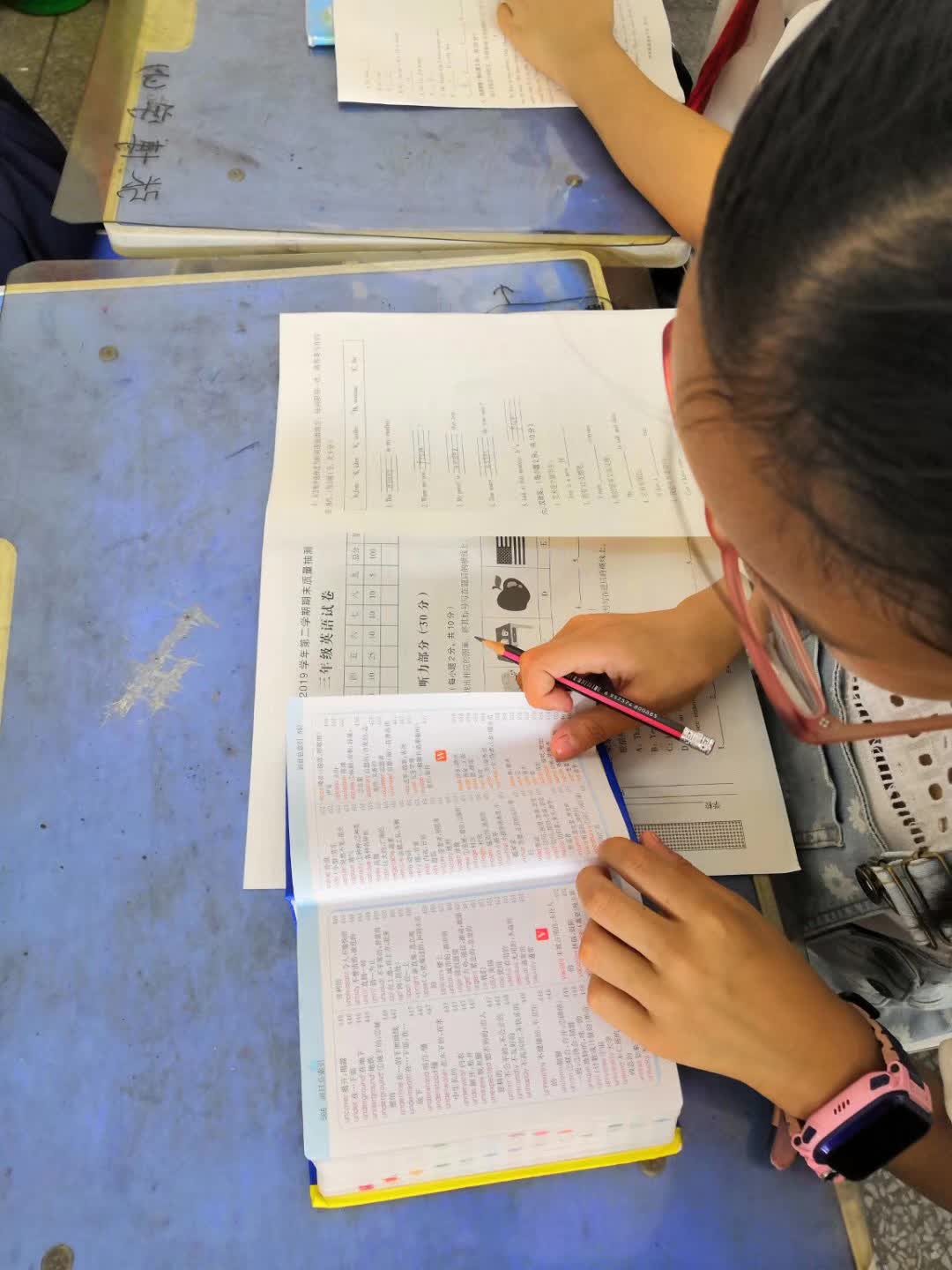 十多年英语考试命卷工作每次都准确无误完成-4-李建英