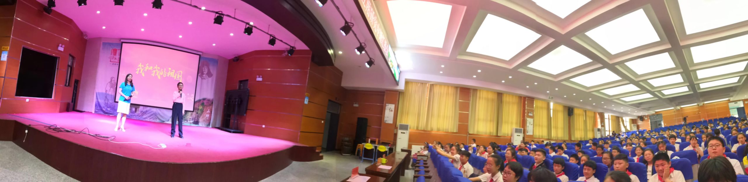 担任安阳市曙光小学第二届英语秀评委--李建英