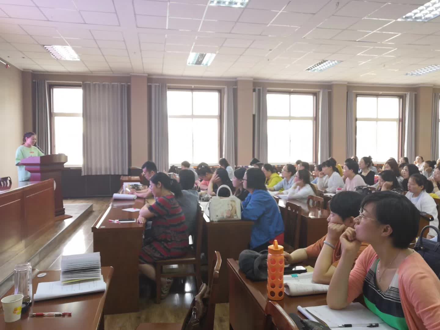 担任北关区英语期中试卷分析暨教师培训主讲人-5-李建英