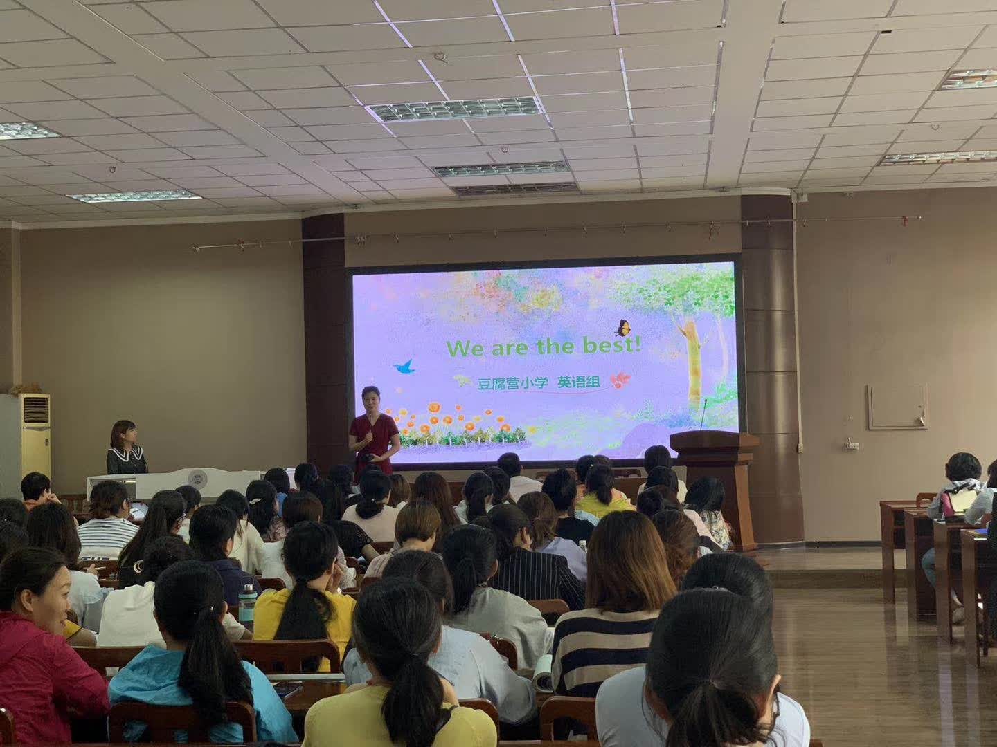 担任北关区英语期中试卷分析暨教师培训主讲人-4-李建英